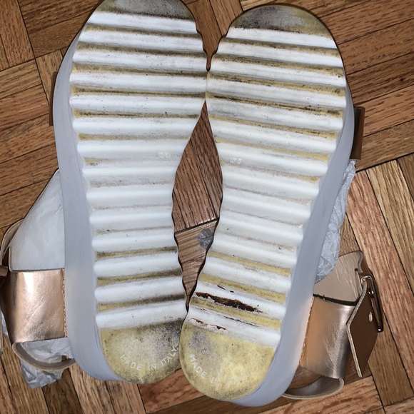 Steve Madden Has platform Sandals - Picture 7 of 13